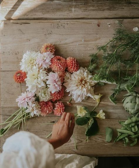 Anna Kubel on Instagram: "Äntligen skördetider🍃🙌🏻🌻" Bloom Where You Are Planted, Flower Farm, Flower Beauty, Flower Child, Garden Planning, Love Flowers, Cut Flowers, My Flower, Garden Inspiration