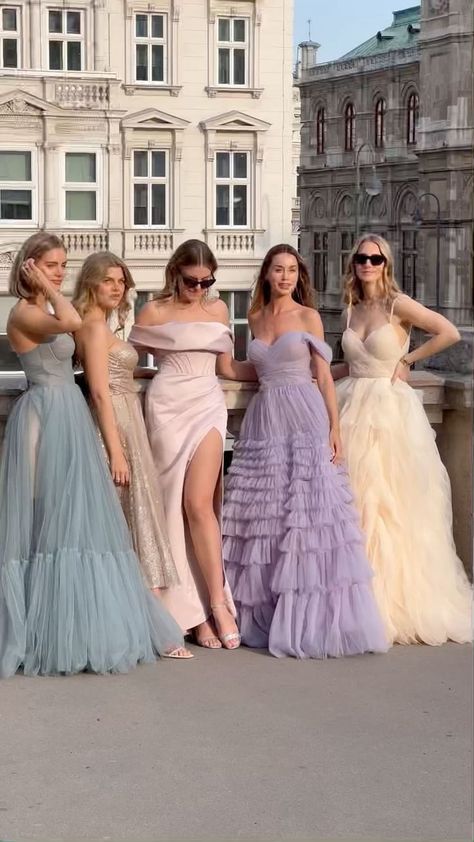 Spring Maid Of Honor Dress, Bridesmaid Instagram Post, Castle Bridesmaid Dresses, Moh Dress Maid Of Honor, Black Tie Garden Wedding Attire, Maid Of Honor Dress Different, Wedding Maid Of Honor Dresses, Maids Of Honor Dresses, Garden Wedding Bridesmaid Dresses