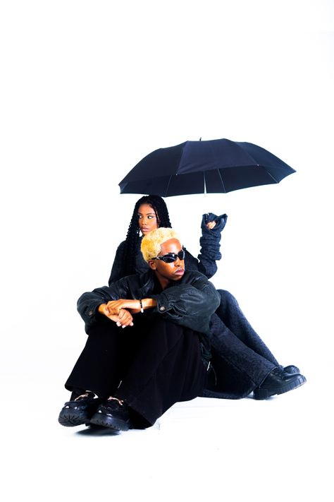 Poses Photoshoot Studio, Man And Woman Photoshoot Photo Ideas, 90s Fashion Couple, Male And Female Photoshoot Ideas, Dynamic Duo Aesthetic, Duo Photoshoot Ideas Man And Woman, Duo Model Photoshoot, Duo Photoshoot Ideas Men, Black Couple Photoshoot Ideas Creative