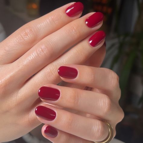 Red Nail Fall, Short Nail Polish Designs, Cirque Colors Jelly, Nail Polish For Olive Skin Tone, Muted Red Nails, Red Round Acrylic Nails, 1940s Nails, Simple Gel Nail Art, Berry Red Nails