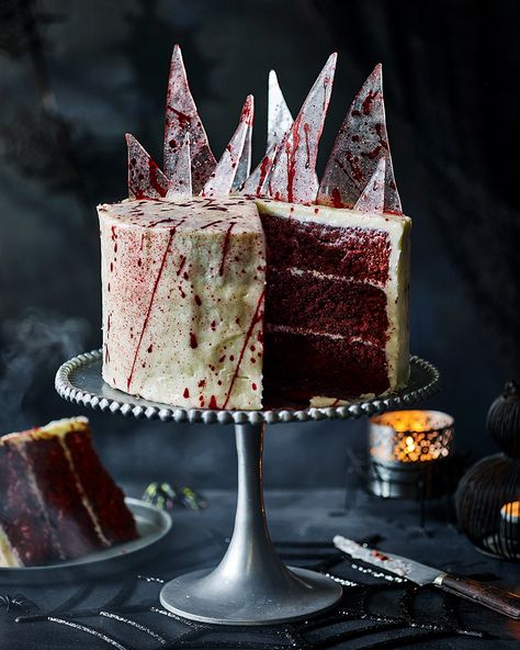 Blood Cake, Splatter Cake, Halloween Pumpkin Cake, Pasteles Halloween, Whiskey Cake, Blood Drip, Blood Splatter, Cake Mixture, Delicious Magazine