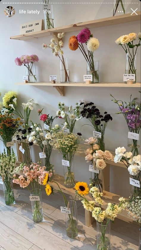 Floral Coffee Shop, Florist Shop Aesthetic, Flower Display Stand, Flower Shop Decor, Flower Cafe, Flower Shop Design, Flower Store, Flower Bar, Florist Shop