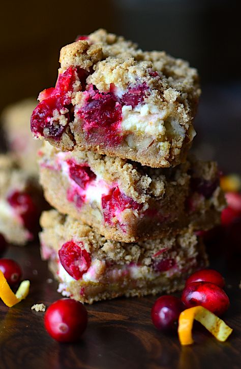 cranberry cream cheese crumble Cranberry Crumble Bars, Cream Cheese Bars Recipe, Cranberry Crumble, Cranberry Bars, Fruity Recipes, Cranberry Cheesecake, Cream Cheese Bars, Cranberry Cream Cheese, Cream Cheese Desserts