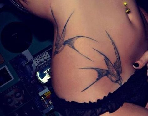 Sexy-birds-hip-tattoo-design Hip Tattoos For Girls, Tattoo On Hip Bone, Tattoo Frau, Tattoos For Women On Thigh, Hip Tattoo Designs, 12 Tattoos, Bone Tattoos, Swallow Tattoo, Hip Tattoos Women