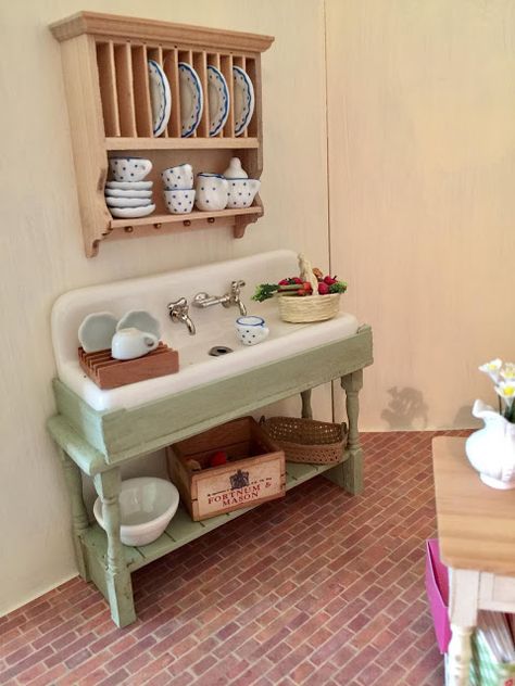 Ash Tree Cottage: English Cottage Kitchen in Miniature Cottage Dollhouse Diy, Dolls House Cottage Interiors, English Dollhouse, Dollhouse Kitchen Ideas, English Cottage Dollhouse, English Cottage Dollhouse Interior, Country Cottage Dolls House, Vintage Dollhouse Kitchen, Cottage English