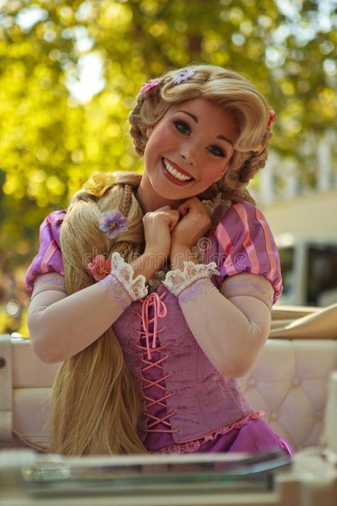 Rapunzel - Tangled. Disney princesses parade at Hyde Park , #ad, #Disney, #Tangled, #Rapunzel, #princesses, #Park #ad Rapunzel Face Character, Disney Poses, Tangled Disney, Rapunzel Cosplay, Rapunzel Disney, Disneyland Halloween, Disney Princess Party, Tangled Rapunzel, Face Characters