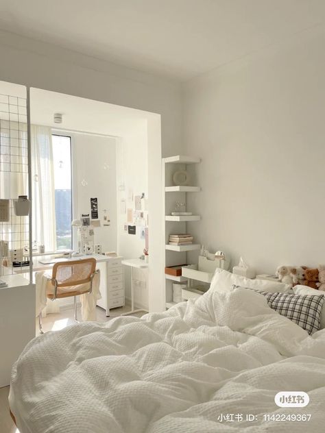 Vanilla Aesthetic Room Ideas, White Vanilla Bedroom, White Beige Bedroom Aesthetic, Room Ideas Aesthetic Beige And White, Room Ideas Aesthetic Clean White, Beige White Room Aesthetic, Astetic Bedroom Decor, Bedroom Ideas White And Beige, Fluffy Room Aesthetic