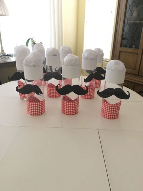 Spaghetti Themed Birthday Party, Pizza Party Table Decor, Pizza Centerpiece, Pizza Party Centerpieces, Italian Decorating Ideas For A Party, Italy Decorations Party, Little Italy Party, Italian Centerpieces, Italy Party