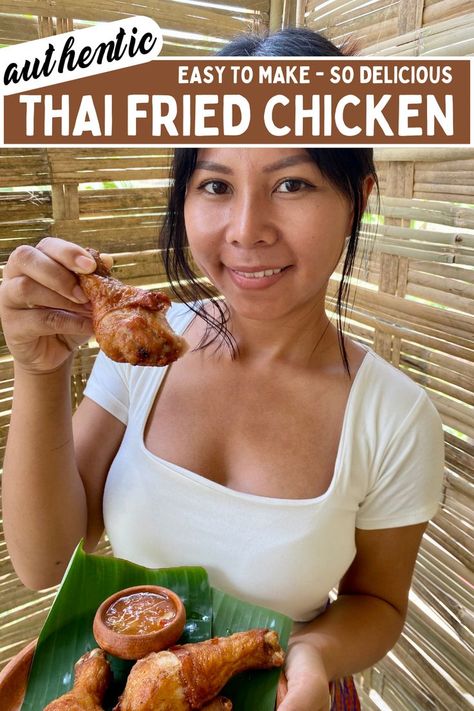 A Thai woman presenting Thai crispy fried chicken. Deep Fried Chicken Drumsticks, Thai Chicken Wings Recipe, Thai Fried Chicken, Chicken Drumsticks Recipe, Deep Fried Chicken, Fried Chicken Drumsticks, Drumsticks Recipe, Laos Food, Fried Chicken Recipe