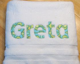 Thoughtful Homemade Gifts, Applique Towels, Personalized Bath Towels, Diy Towels, Applique Tutorial, Making Gifts, Old Towels, Patch Aplique, Personalized Towels