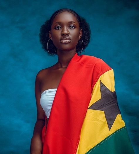 Flag Photoshoot, Ghana Flag, Sunkissed Skin, Studio Portrait Photography, Photoshoot Studio, African Girl, Headshot Photography, Creative Instagram Photo Ideas, African Men Fashion