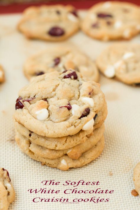 los más suaves de chocolate blanco galletas craisin jamás!  ohsweetbasil.com Ny Times Chocolate Chip Cookies, Craisin Cookies, Chocolate Cranberry Cookies, Cranberry Cookies Recipes, Cranberry White Chocolate, White Chocolate Cranberry Cookies, Oh Sweet Basil, Chocolate Cranberry, White Chocolate Cookies