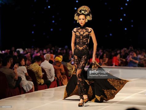 A model showcases designs by Anne Avantie at the Merenda Kasih show during her 25th anniversary as a fashion designer at Pakuwon Imperial Ballroom on November 1, 2015 in Surabaya, Indonesia. Anne Avantie is a leading contemporary kebaya designer in Indonesia. Kebaya Fashion Show, Anne Avantie, A Fashion Designer, Exotic Fashion, November 1, 25th Anniversary, Showcase Design, 25 Years, Ballroom