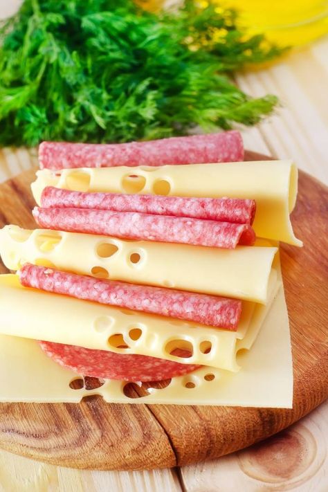 Want to wow your guests with a great charcuterie board or sandwich filling? Check out our guide to the best cheese with salami pairings. Salami Sandwich, Unique Appetizers, Salami And Cheese, Food Combinations, Italian Deli, Sandwich Fillings, Cheese Pairings, Taste Made, How To Make Sausage