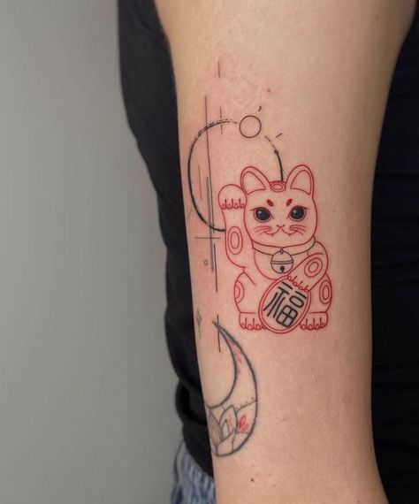 Cute Lucky Cat Tattoo, Japanese Cat Tattoo Design, Japan Cat Tattoo, Chinese Cat Tattoo, Japanese Lucky Cat Tattoo, Japanese Cat Tattoo, Maneki Neko Tattoo, Black Skin Tattoo, Small Japanese Tattoo