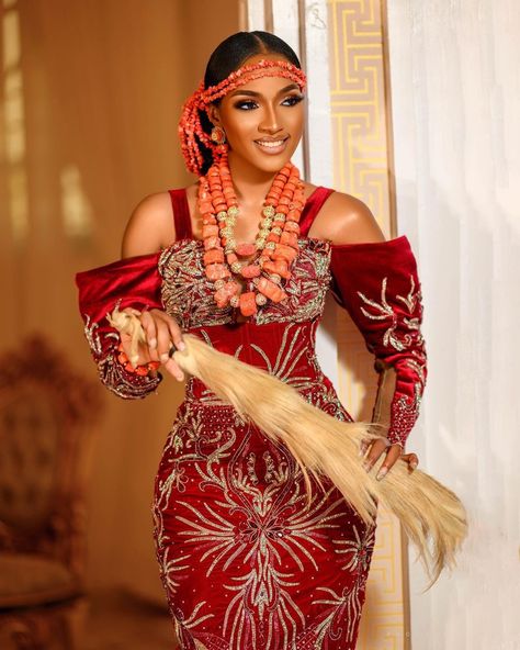 #IFOundlove23✨ Glamorous Igbo bride @ify_p with a touch of elegance👌🏾Swipe for more fabulousness🔥😍 Bridal Stylist: @medlinboss Groom stylist: @toc_styling Outfit: @xtrabrideslagos Makeup: @tolufelix_mua Hairstyling: Gele @adufegele @dv_hairsalon Photography: @photokulture Beads: @fibeads Planner: @shamol_experience Videography: @mandelazz | @shotsbymandelazz_ Igbo Attire, Edo Wedding, Nigerian Attire, Igbo Wedding Dress, Nigerian Wedding Attire, Native Dresses, Nigerian Traditional Dresses, Edo Brides, Igbo Traditional Wedding