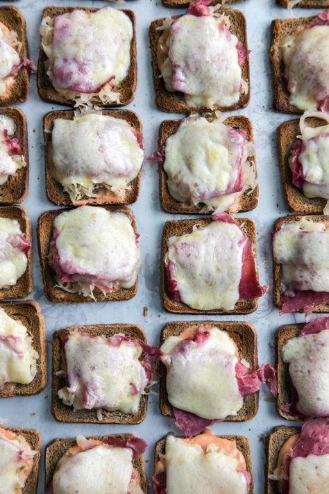 Mini Reuben Toasts hardly take any time to make. Twenty-four total in just a few minutes! Easter Appetizers, Popsugar Food, Cold Appetizers, Cute Snacks, Toast Recipes, Corned Beef, Appetizer Dips, Small Bites, Appetizers For Party