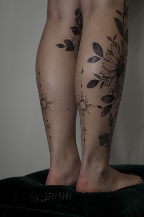 Klimt Tattoo, Contemporary Tattoo, Witchy Tattoos, Back Of Leg Tattoos, Tattoo Girl Wallpaper, Floral Back Tattoos, Rare Tattoos, Lower Leg Tattoos, Tattoo 2024