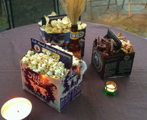 Serve snacks in beer boxes for a beer tasting party! Ok - I will never have a beer party, but it would be fun for football...um, I mean a BBQ - I dont do sports either. Oktoberfest Party Centerpieces, Beer Party Theme Decorations, Beer Event Ideas, Beer Festival Party Ideas, Beer Party Food, Beer Fest Party Ideas, Diy Beer Tasting Party, Bogan Party, Thirsty Thirty