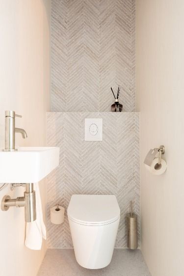 Small Toilet Decor, Small Ensuite, Small Downstairs Toilet, Small Bathroom Inspiration, Bathroom Design Styles, Toilet Tiles, Toilet Room Decor, Wc Design, Small Toilet Room