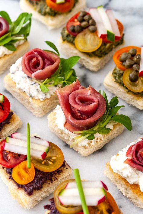 These perfectly easy canapés can be made ahead of time, are served cold, and are simply perfect for a fancy Spring or Summer celebration! With homemade pesto, olive tapenade and chive cream cheese, you’ll create the most irresistible, colorful and gorgeous little gardens of roses and veggies on your appetizer plate! Easy Canapes, Canapes Recipes, Fancy Appetizers, Easter Appetizers, Appetizer Trays, Olive Tapenade, Appetizer Plate, Party Food Platters, Homemade Pesto