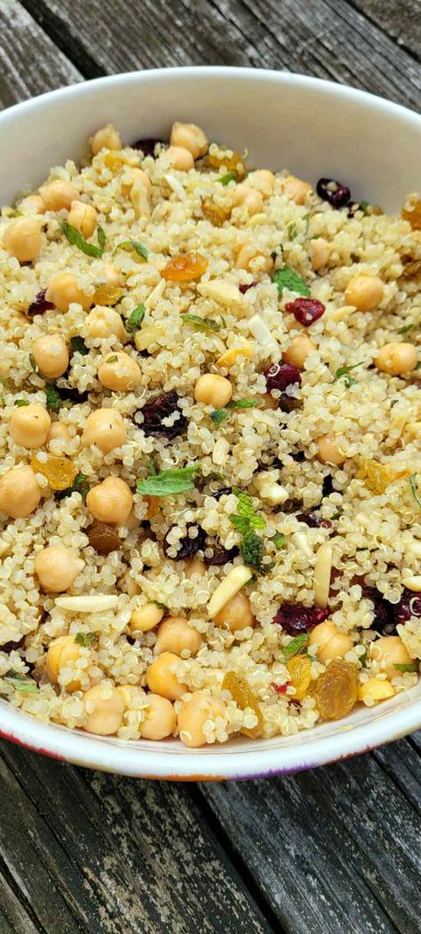 Quinoa And Garbanzo Recipes, Quinoa And Bean Salad, Garbanzo Bean Lunch Recipes, Recipes Using Garbanzo Beans, Garbanzo Bean Recipes Dinner, Quinoa Peas, Quinoa Bean Salad, Chickpea Quinoa Salad, Garbanzo Salad