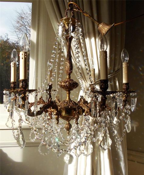 Old World Light Fixtures, Victorian Bedroom Chandelier, Vintage Gold Chandelier, Vintage French Chandelier, French Chandelier Living, Vintage Bedroom Chandelier, European Style Chandelier, Antique Chandelier Vintage Chandeliers Bedroom, French Antique Chandelier