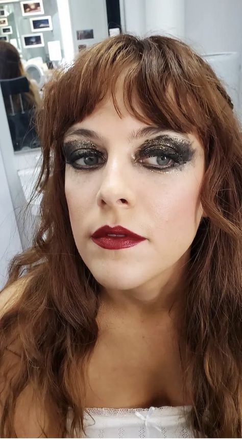 70s Makeup Rockstar, Daisy Jones Costume Halloween, 70s Rocker Makeup, Daisy Jones And The Six Makeup, Daisy Jones Halloween Costume, Daisy Jones Costume, 70s Rockstar Makeup, Daisy Jones Makeup, Italian Women Makeup