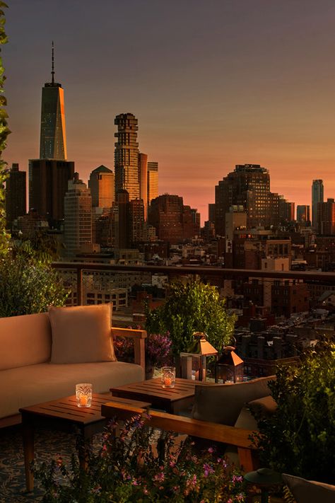 New York Rooftop Bar Aesthetic, City From Rooftop, Nyc Rooftop Aesthetic, Nyc Vibes Aesthetic, Rooftop Bar Aesthetic, Terrace Aesthetic, Relaxing Pics, New York Rooftop Bar, Aesthetic Rooftop