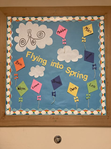 May Theme Bulletin Boards, April Infant Bulletin Boards, April Cubby Tags, April Classroom Bulletin Boards, May Board Ideas Preschool, Spring Boards For Toddlers, April Bulletin Board Ideas For Toddlers, Spring Infant Bulletin Board Ideas, Spring Daycare Door Ideas