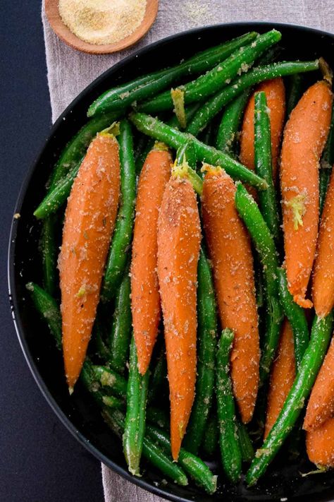 Easy Sautéed Carrots and Green Beans--Fresh carrots and green beans blanched to preserve their vibrant color and texture then sautéed in garlic and onion flavors for a healthy, low calorie side dish that takes only 15 minutes and is only 115 calories per serving! {cutsandcrumbles.com} #easysatueedvegetables #weeknightsidedish #lowcalorie #Easterside #cutsandcrumbles Sauteed Green Beans And Carrots, Sauteed Carrots And Green Beans, Carrot And Green Bean Side Dish, Green Beans And Carrots Sauteed, Green Beans And Carrots Recipes, Sautéed Carrots, Green Beans And Carrots, Low Calorie Side Dishes, Seasoned Green Beans