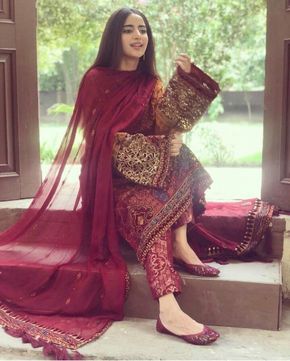 @pakistani.fashions on Instagram: “I just love red outfits, especially for mehndis❗️✨loving this whole look. And those khussas look so pretty!” Saboor Ali, Shadi Dresses, Nikkah Dress, Pakistani Party Wear, Pakistani Fashion Casual, Pakistani Wedding Outfits, Pakistani Dresses Casual, Pakistani Fashion Party Wear, Salwar Kamiz