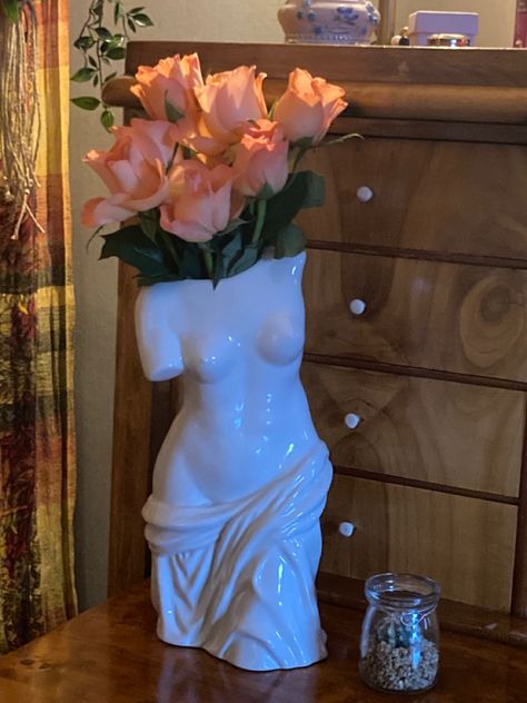 #woman #body #sculpture #vase #flowers #pinkflowers #room #roominspo #retro Body Flower Vase, Body Vase Aesthetic, Retro Flower Vase, Women Body Sculpture, Body Sculpture Vase, Feminine Objects, Vase Reference, Cool Vases, Flower Vase Aesthetic