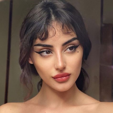 nove axnein Arab Makeup For Brown Eyes, Aesthetic Eyes, Makeup Pictures, Makeup Eyeliner, Girls Makeup, Artistry Makeup, Aesthetic Makeup, Dark Hair, Makeup Routine