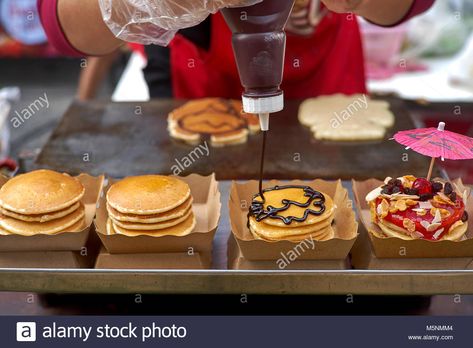 Pancake Stand Ideas, Pancake Business, Pancake Box, Filled Pancakes, Thailand Street Food, Pancake Shop, Thailand Street, Small Chops, American Style Pancakes