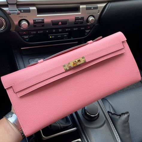 Hermes Clutch, Luxury Brand Names, Kelly Cut, Birkin Kelly, Classic Party, Watch Jewelry, Hermes Shoes, Ring Sale, What's App