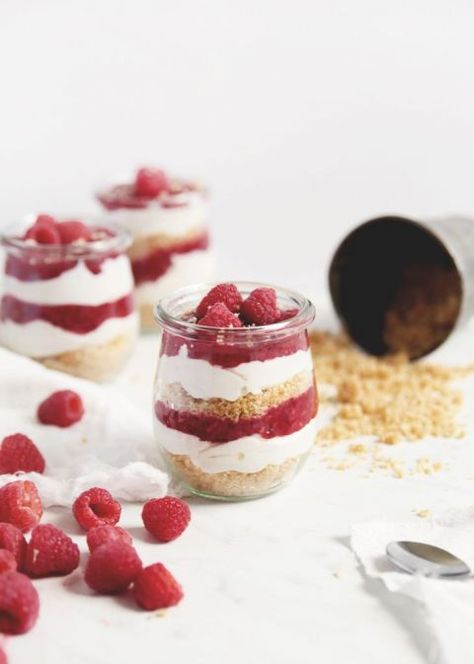 Easy to make, these no-bake cheesecake parfaits are a delicious dessert! #nobake #cheesecake Rasberry Cheesecake, Blueberry Cheesecake Pie, Cheesecake Parfait Recipes, Raspberry Parfait, Cheesecake Parfait, Small Cheesecakes, Raspberry No Bake Cheesecake, Homemade Egg Rolls, Fruit Pie Filling