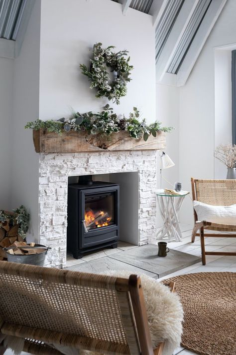 Woodburning Stove Fireplace, Wood Burning Stoves Living Room, Log Burner Living Room, Modern Wood Burning Stoves, Minimalist Christmas Decor, Wood Stove Fireplace, Cottage Living Rooms, Christmas Mantel Decorations, Stove Fireplace