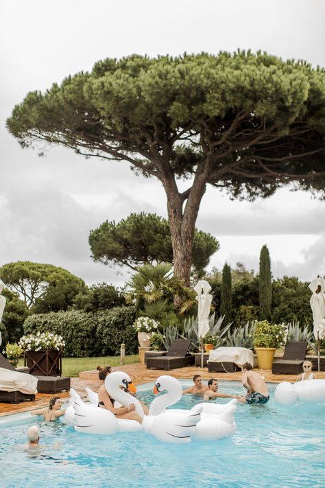 Who knew a pool party in the rain could be so much fun? #wedding #poolparty Italian Pool Party, Tuscan Pool, Pool Events, Wedding Pool Party, Pool Wedding, Mediterranean Wedding, Weekend Mood, Tuscan Wedding, Event Design Inspiration