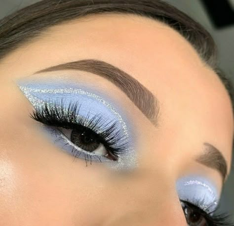 Blue Quinceanera Hairstyles, Light Blue Xv Makeup, Cinderella Themed Makeup, Blue Makeup Quinceanera, Light Blue Silver Eye Makeup, Light Blue Wedding Makeup, Light Blue Nails For Quinceanera, Cinderella Quince Makeup, Cinderella Quinceanera Makeup