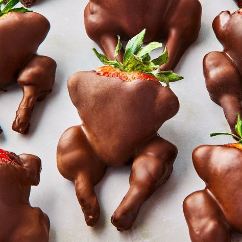 Chocolate-Covered Strawberry Turkeys Strawberry Turkeys, Chocolate Turkey, Mini Appetizers, Covered Strawberry, Chocolate Covered Strawberry, Too Real, Pretzel Rods, Pretzel Sticks, Melted Chocolate