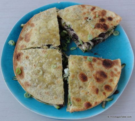 Black beans, zucchini, and a bit of cheese sandwiched between two tortillas - this may be the best quesadilla you've ever tasted. Zucchini Quesadilla, Black Bean Zucchini, Black Bean Quesadilla, Protein Options, Metabolism Diet, Meatless Meal, Vegan Ideas, Tech Ideas, Clean Eating Recipes For Dinner