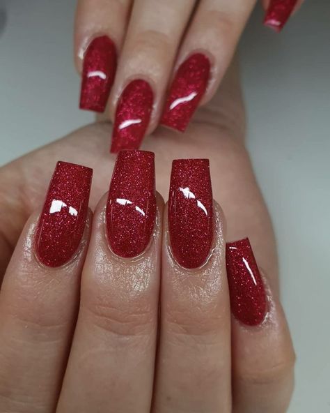 Red Nail Trends for Winter 2023 - 2024 20 Ideas: Stay Chic and Cozy! - women-club.online Red Sparkle Nails, Red Sparkly Nails, Red And Silver Nails, Short Red Nails, Prom Nails Red, Red Nails Glitter, Formal Nails, Red Acrylic Nails, Red Nail Designs