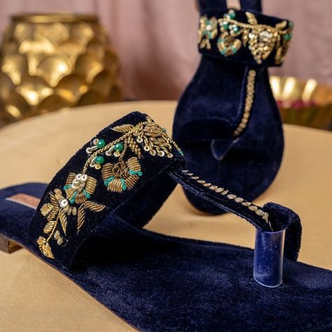 Ladies Chappal, Sitara Work, Blue Velvet Shoes, Navy Blue Shoes, Footwear Design, Velvet Texture, Online Shopping Shoes, Velvet Shoes, Kurti Designs Party Wear