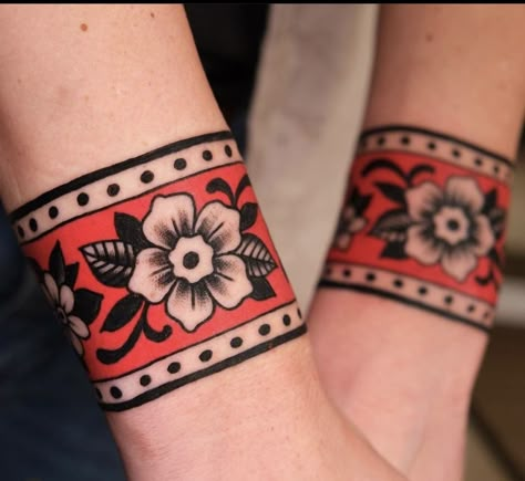 Traditional Tattoo Wrist, Tattoo Cuff, Arm Cuff Tattoo, Lotusblume Tattoo, Wrap Around Wrist Tattoos, Wrist Band Tattoo, Wrap Around Tattoo, Cuff Tattoo, Neotraditional Tattoo