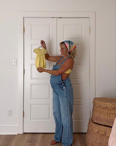 Bump Instagram Pictures, Cute New Mom Outfits, Street Maternity Style, Bohemian Maternity Outfits, Summer Maternity Outfits 2024, Feminine Pregnancy Outfits, Overalls Maternity Outfit, Summer Baby Bump Outfits, Simple Maternity Outfits Summer