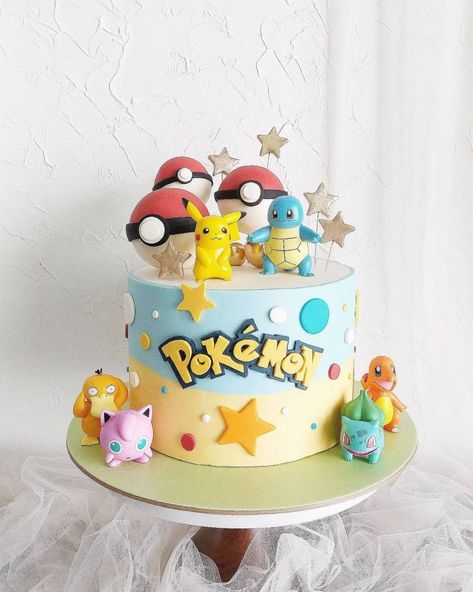 16 Amazing Pokemon Cake Ideas (For Beginner And Pro Bakers) - The Perfect Cake Idea Simple Pokemon Cake Ideas, Simple Pokemon Cake, Pokemon Cake Birthday, Tort Pokemon, Pokemon Birthday Party Cake, Pokemon Centerpieces, Pikachu Cake Ideas, Pokemon Cake Ideas, Pikachu Cake Birthdays