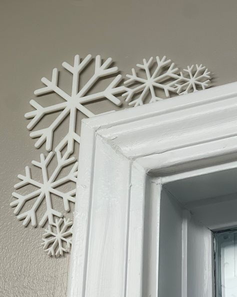 Snowflake Door Corner by lindnjoe Snowflake Door, Door Decoration Christmas, Corner Decoration, Christmas Door Decoration, Winter Door, Winter Wonderland Christmas, Paper Snowflakes, Household Decor, Door Decoration