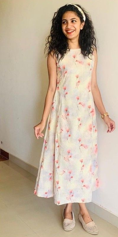 Ikat Frocks, Sleeveless Frock Designs, Cotton Dress Pattern Indian Summer, Sleeveless Frocks For Women, Cotton Frocks For Women, Cotton Dress Summer Casual, Frock Models, Casual Gowns, Simple Frock Design