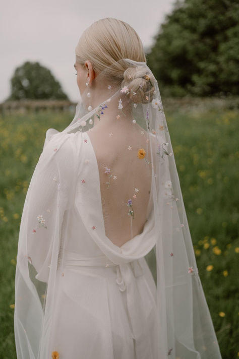 an image of an embroidered wedding veil with delicate colourful flowers Embroidered Silk Wedding Dress, Unique Bride Veil, Untraditional Wedding Veil, Whimsical Wedding Accessories, Embroidered Wildflower Veil, Unique Wedding Dresses Floral, Hand Embroidered Wedding Dress, Bridal Veil With Flowers, Floral Detail Wedding Dress